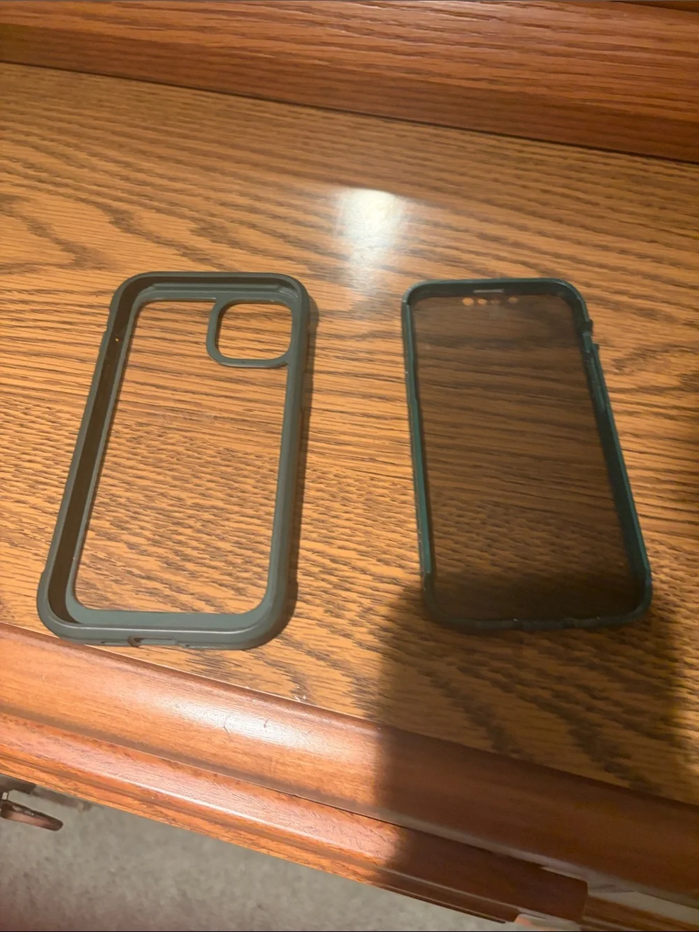Rugged Green Full-Body iPhone 13 Case with Privacy Screen